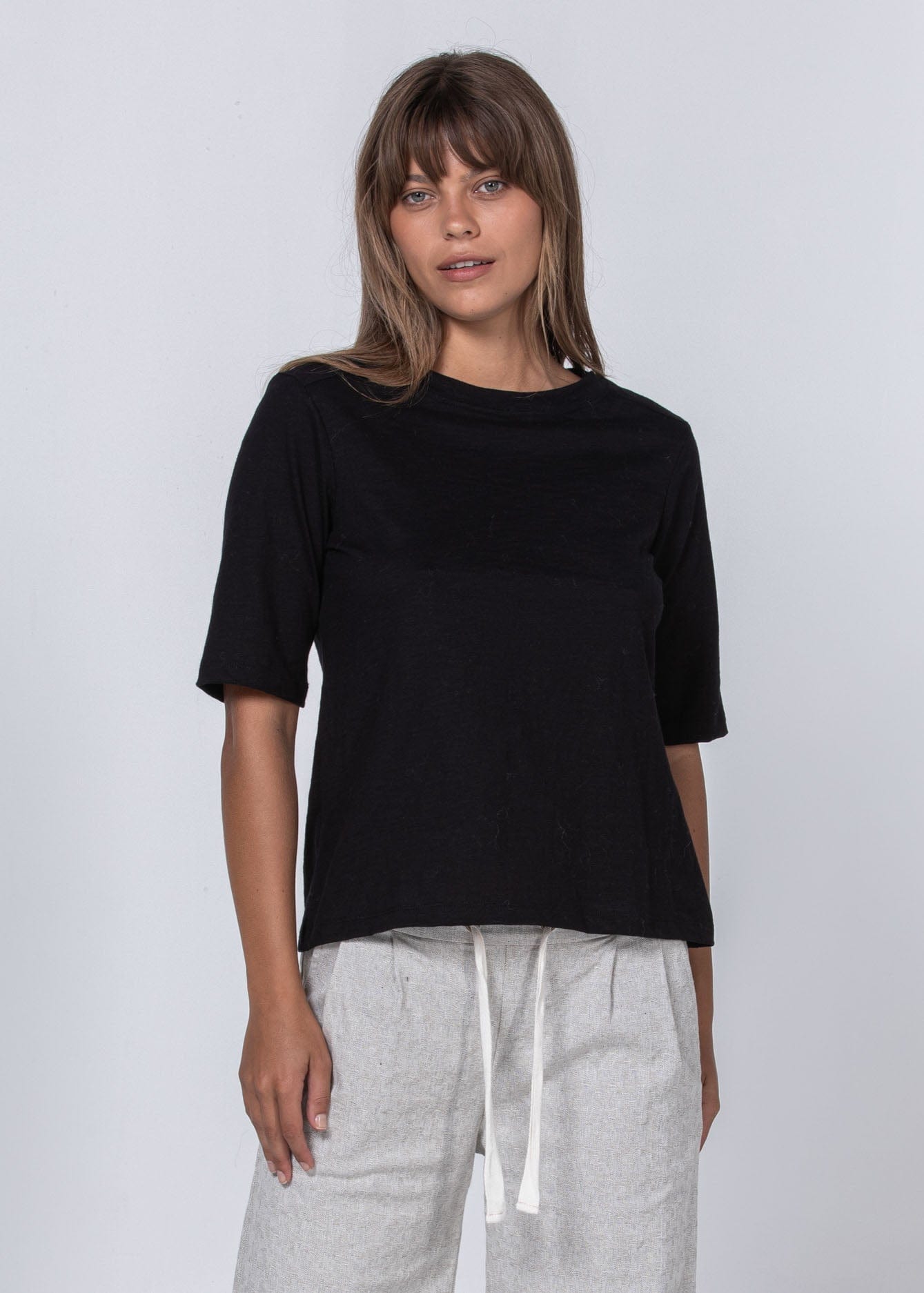 Breeze Tee black / XS WE-AR Breeze Tee | Sustainable Yoga & Off-Duty Wear
